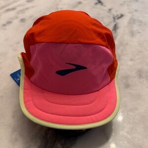 Brooks lightweight packable color-block Running Cap with Logo NWT